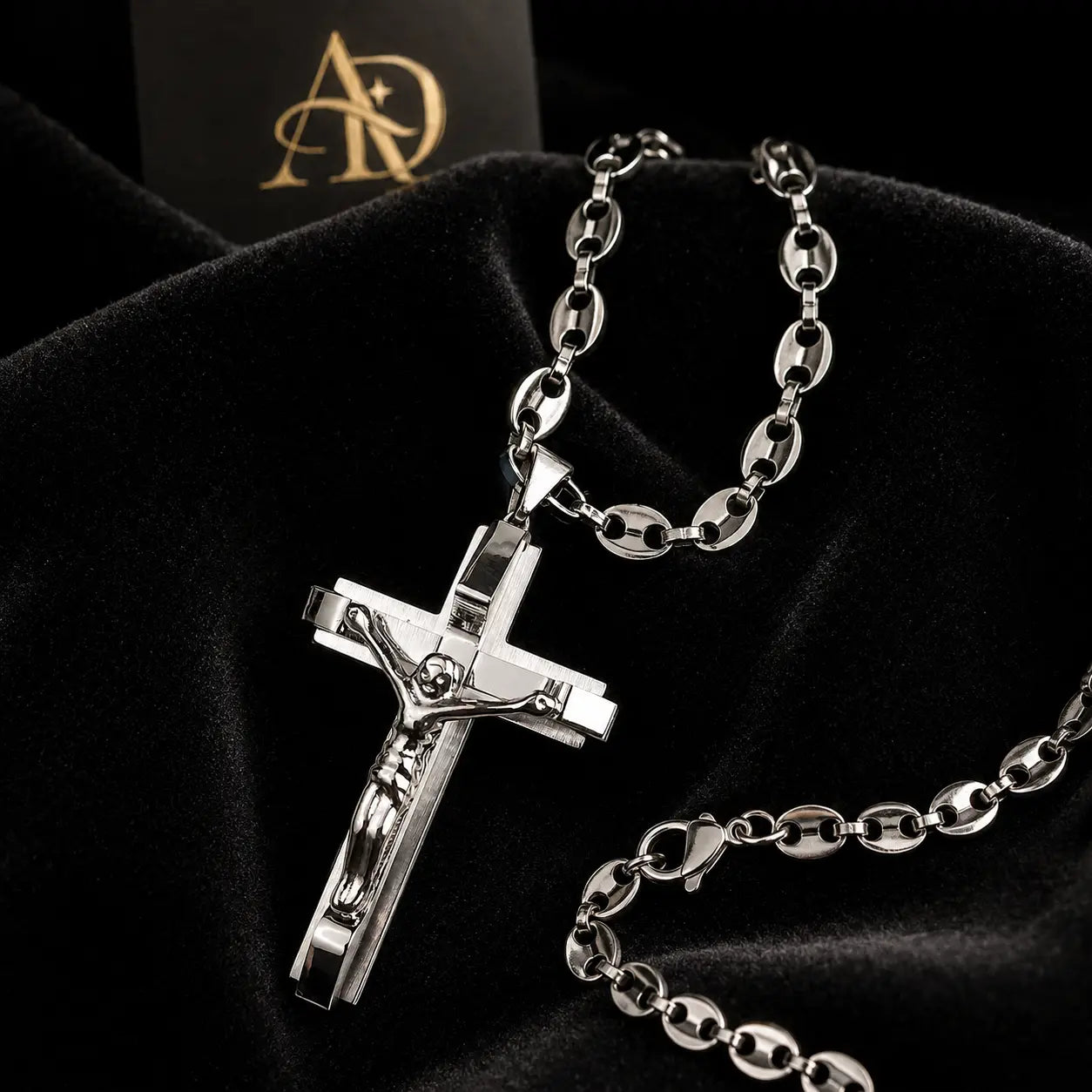 Colgante Crucifijo Aureo — Acero Inoxidable — Modelo A · Coffee · Plateado