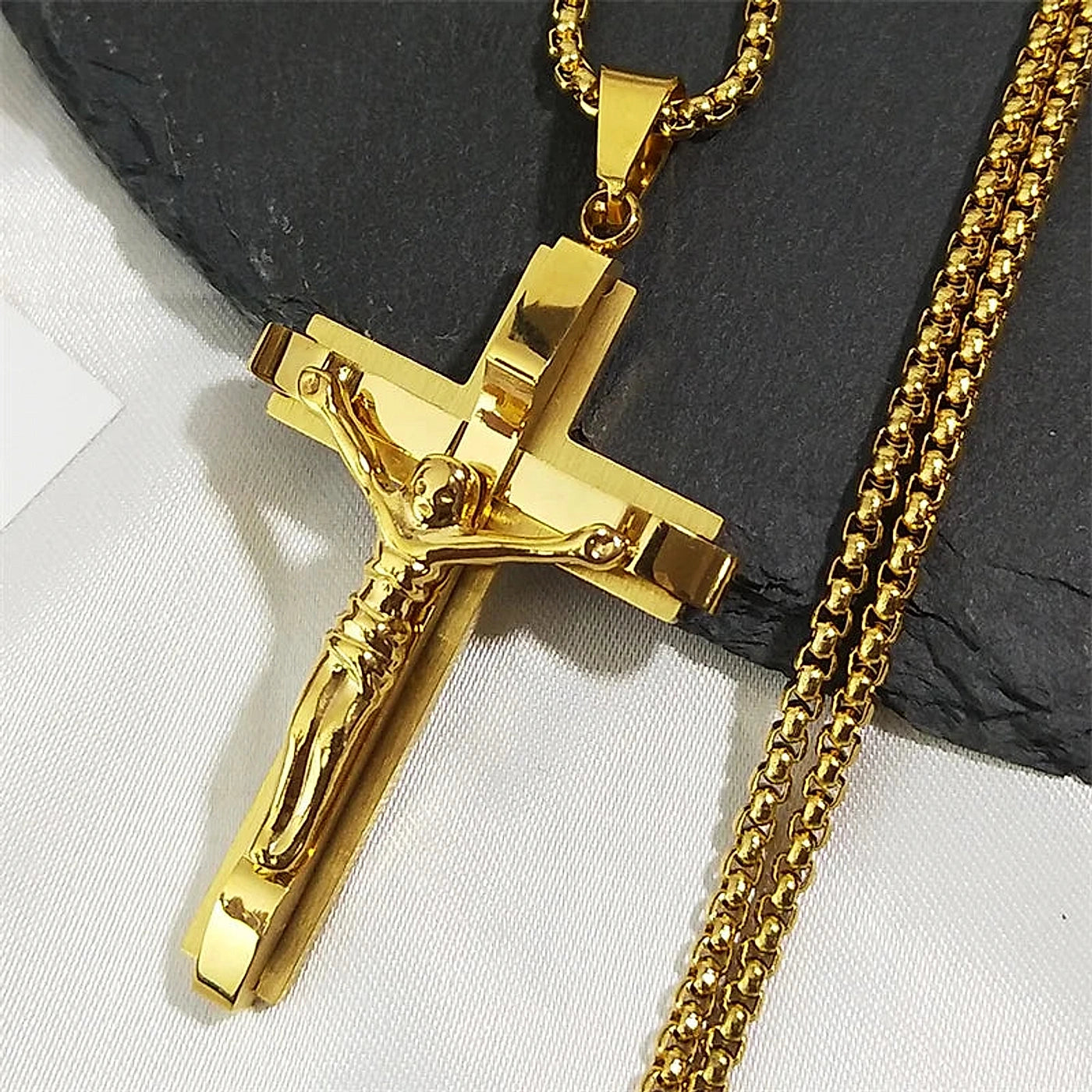 Colgante Crucifijo Aureo — Acero Inoxidable